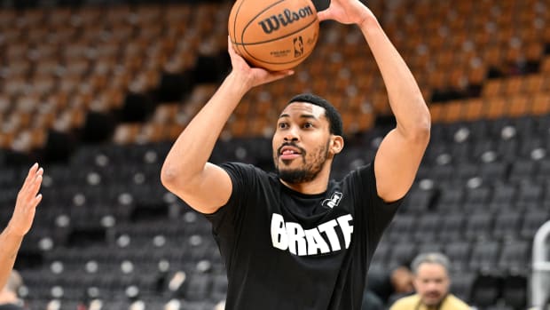 Jan 26, 2024; Toronto, Ontario, CAN; Toronto Raptors forward Otto Porter Jr. (32) warms up before playing the Los Angeles Clippers at Scotiabank Arena. Mandatory Credit: Dan Hamilton-USA TODAY Sports